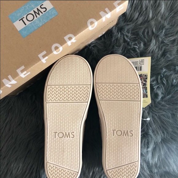 Toms Shoes - Picture 4 of 6